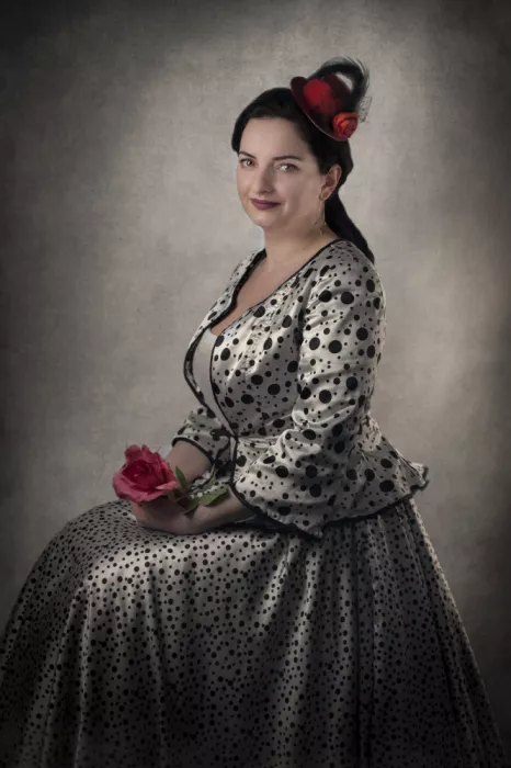 Codreanu, Teodora: Dama con sombrero rojo