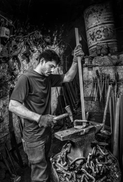 Alsofey, Bashar: Lavoro manuale