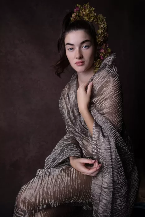 Raga, Gil Joan: Sara with flowers