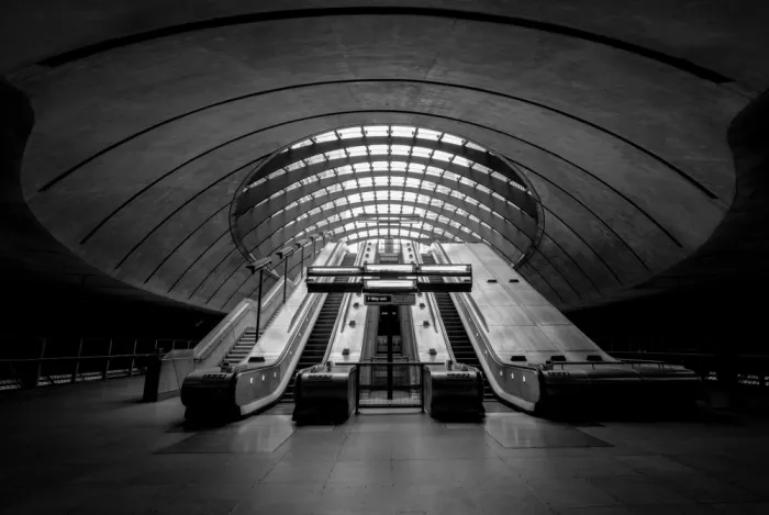 Lu, Catherine: Die U-Bahn-Station an einem ruhigen Morgen