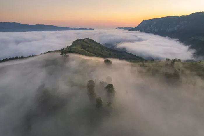 Coman, Ionut Alexandru: Alpines Meer bei Sonnenaufgang