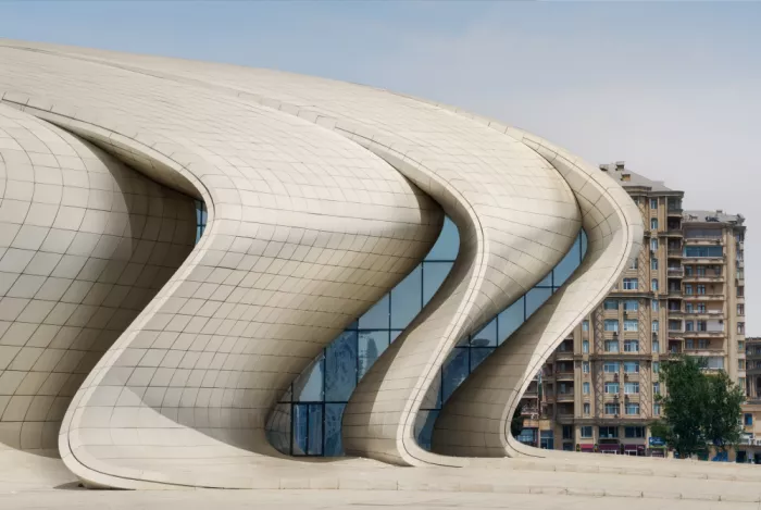 Figueras, Antoni: Centrum Heydar Aliyev - Architektonické vlny