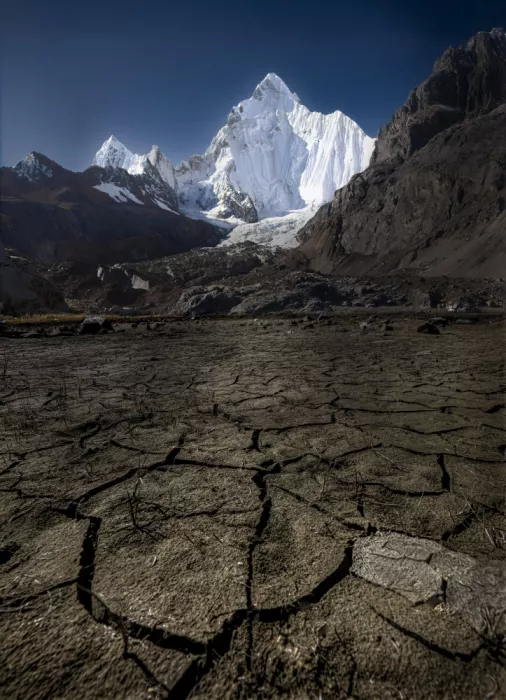 Zhang, Dennis: Frost Above, Christ Below