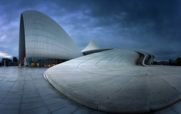 Gayan, Ricardo: Edificio Zaha Hadid
