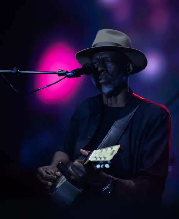 Oncete, Julien: Keb`Mo`