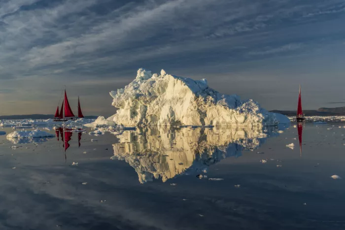 Curto, Jose: THE BOATS AND THE ICEBERG