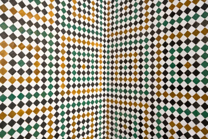 Photolovers: Square tiles on the wall