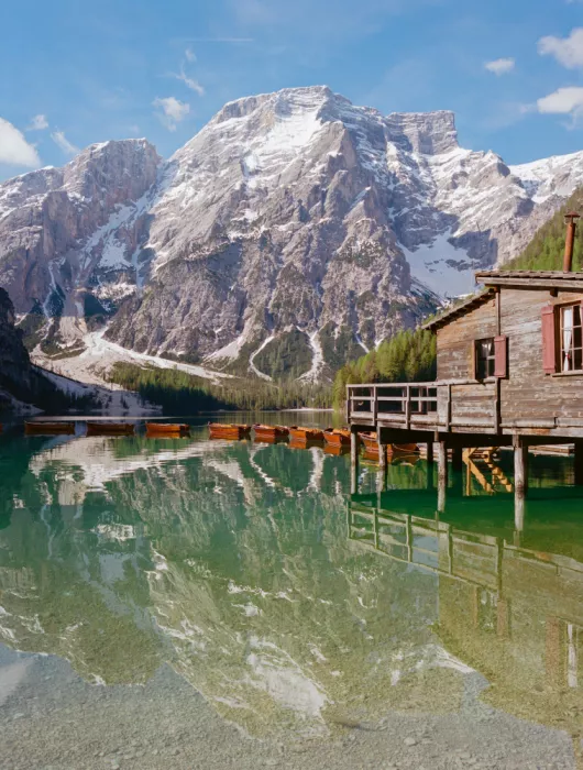 Young, Bethany: Lago Di Braies Italia en Película