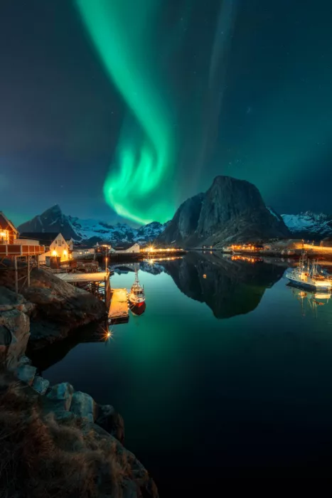 Ye, NingYun: Aurora en el puerto pesquero