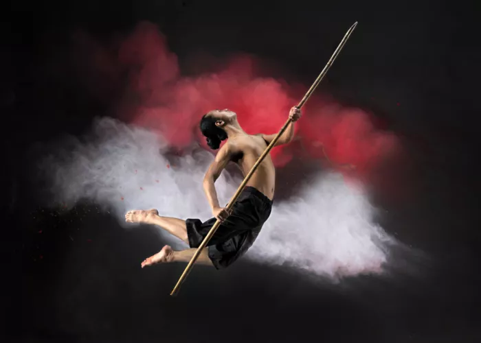 Bunjamin, Antonyus: Salto con Lanza