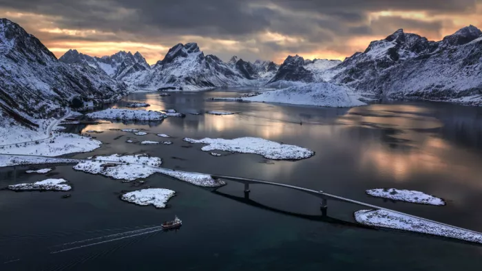 P., Ruiqing: Silent Fjord at Dusk