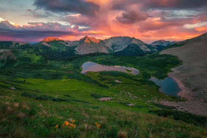 Xu, Mei: Alpské jezero při soumraku