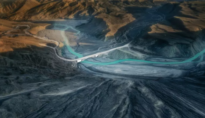 Hongchao, and Gu: Puente en el valle del río