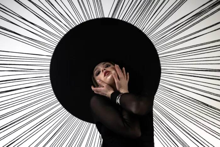 Topalismailoglu, Nevra: Sombrero negro