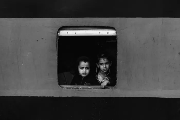 Ronnie, Khan Azim: Historia de ventana
