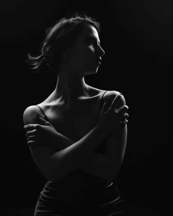 P., Ruiqing: Abrazo de las sombras