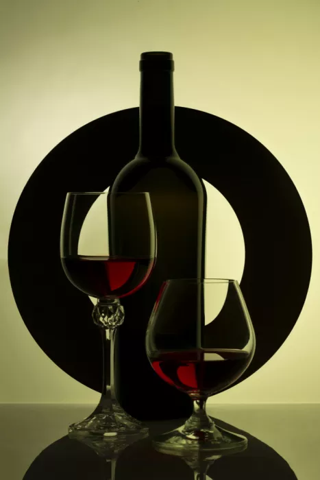 Barkow, Brig: Nature morte avec bouteille en verre et verres à vin