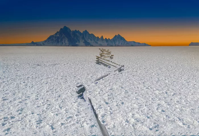 Zeng, Jiahong: Lago de sal al atardecer