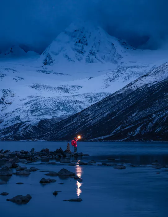 天馬, Feng Chao: A Lone Light