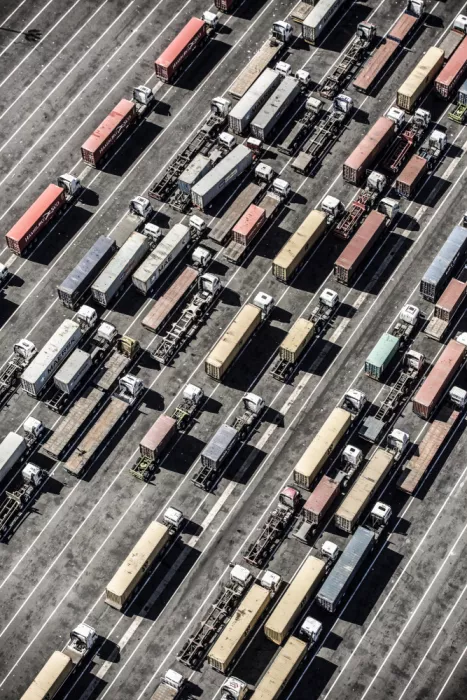 Clint, by Shot: Viaggi stratificati