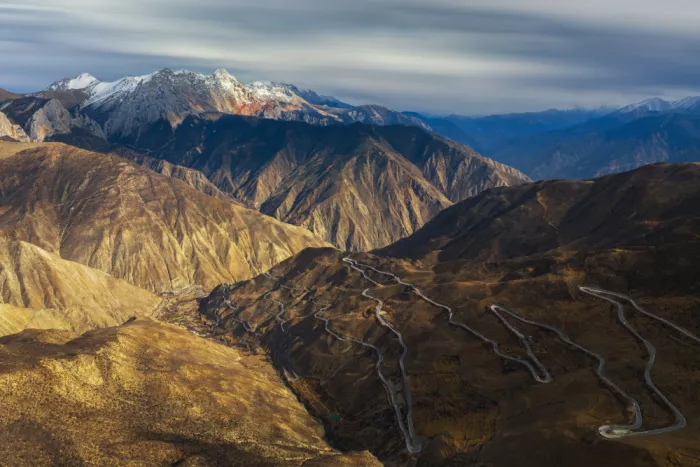 UU: 72 Kurven auf der Straße 318 in Tibet