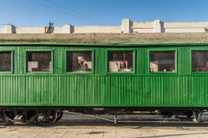 Ras, Abu Ali: Waving Through the Windows