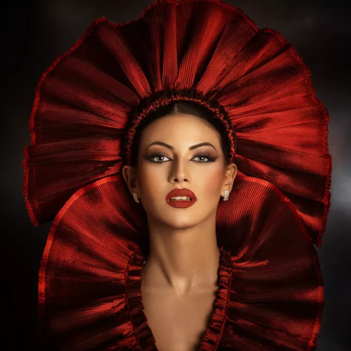Tambè, Peppe: La dea scarlatta (The scarlet goddess)