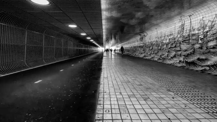 Koer, Jaap: En el túnel