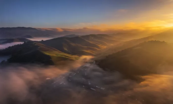 Qiu, Jenny: First Light on the Rolling Earth