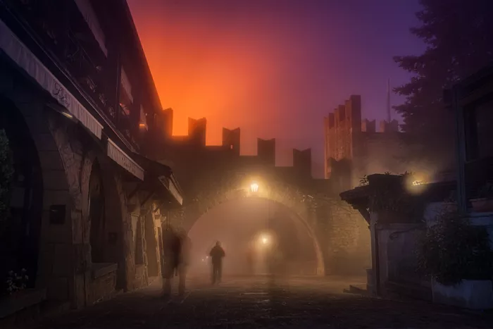 Jacobs, Lydia: Au-delà de la brume du château