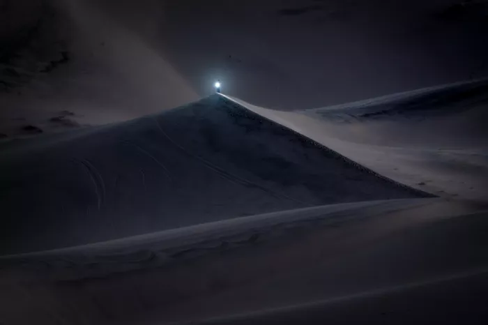 Wu, Yue: Eureka Dunes bajo la luz de la luna