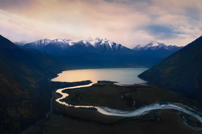 Xu, Leah: La Ceinture du fleuve bleu