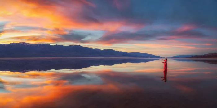 Xu, Mei: Reflet de Badwater Basin au crépuscule dans la Vallée de la Mort