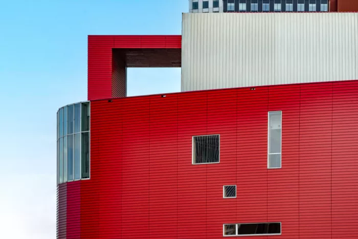 Wride, Linda: Façade en Rouge