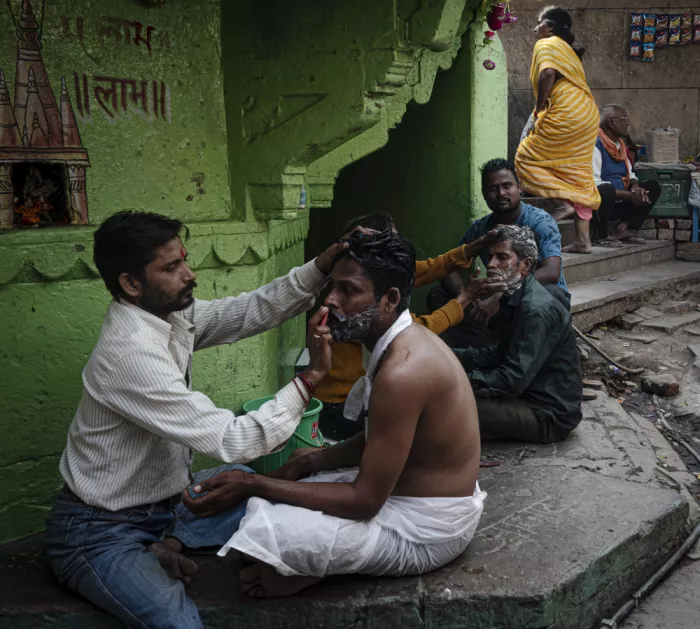 Molina, Elena: La vita quotidiana nelle strade di Varanasi