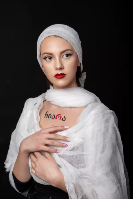 R, Bogdan Mihai: Chiara