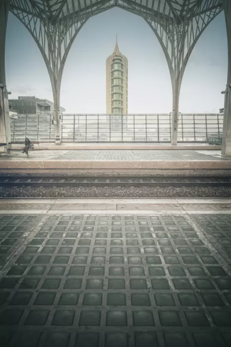 Huybrighs, Marc: Waiting for a train