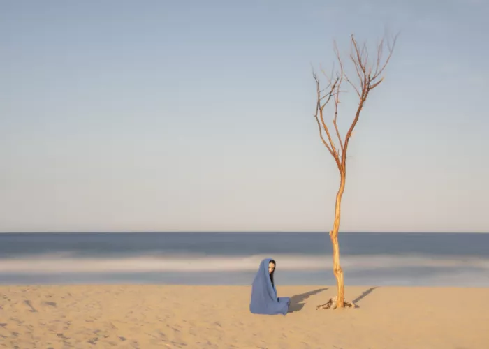 MARTÍNEZ, CARLOS JUAN: Woman in the beach (II)