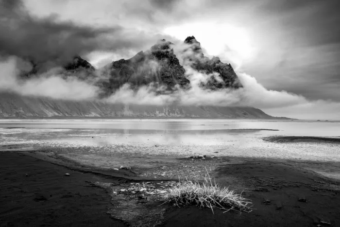 Ling, Ariel: Mattina nebbiosa di Vestrahorn