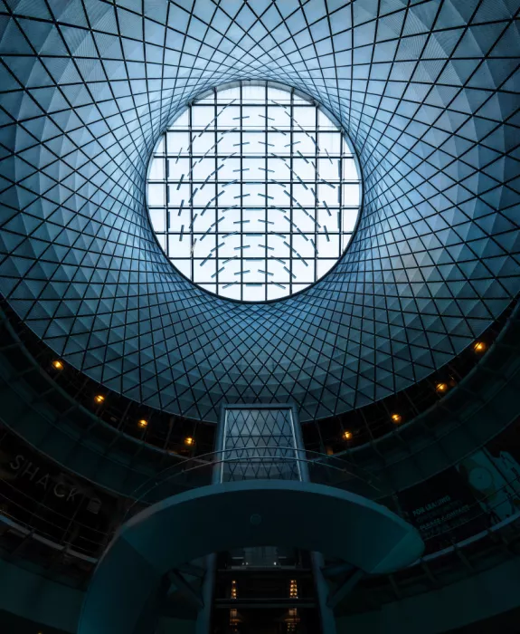 Lu, Catherine: Oberlicht im Transit Center 2