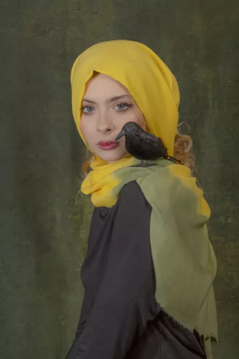 Calin, Silvia Rucsandra: La mujer con un pájaro