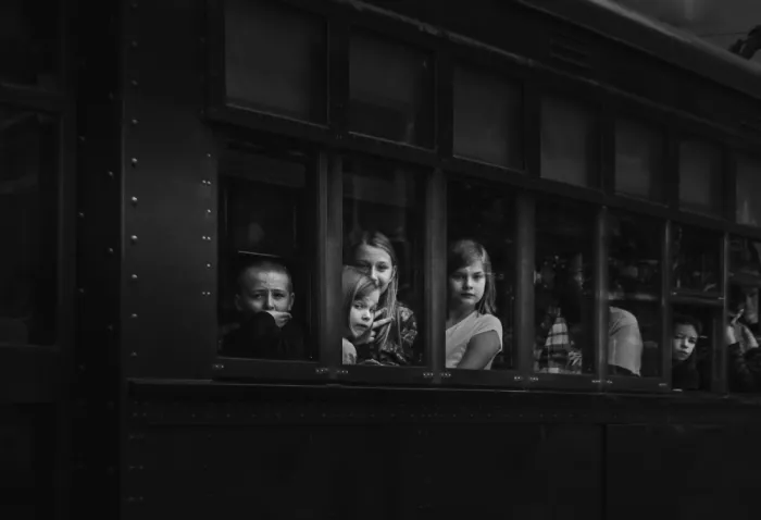 Zhang, Anna: À travers la vitre du bus