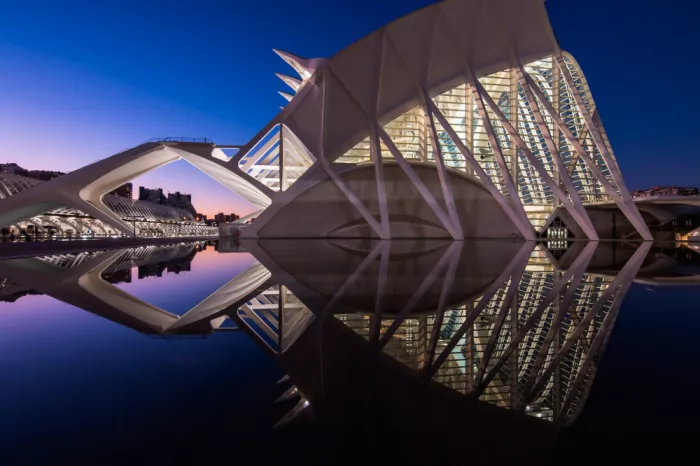 pasca, iuliana: Visita nocturna a Valencia