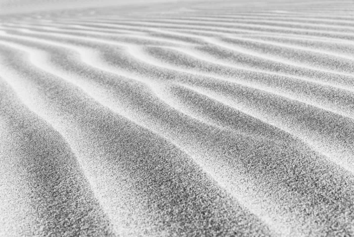 Photolovers: Abstract pattern of sand in black and white