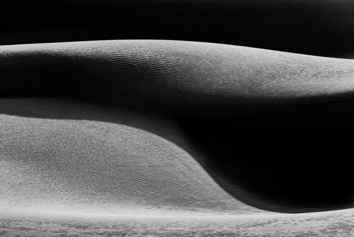 Photolovers: El arte de la arena en blanco y negro