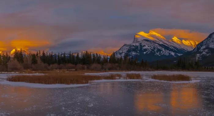 Yu, Bing: Fuego del atardecer en los Lagos Vermillion