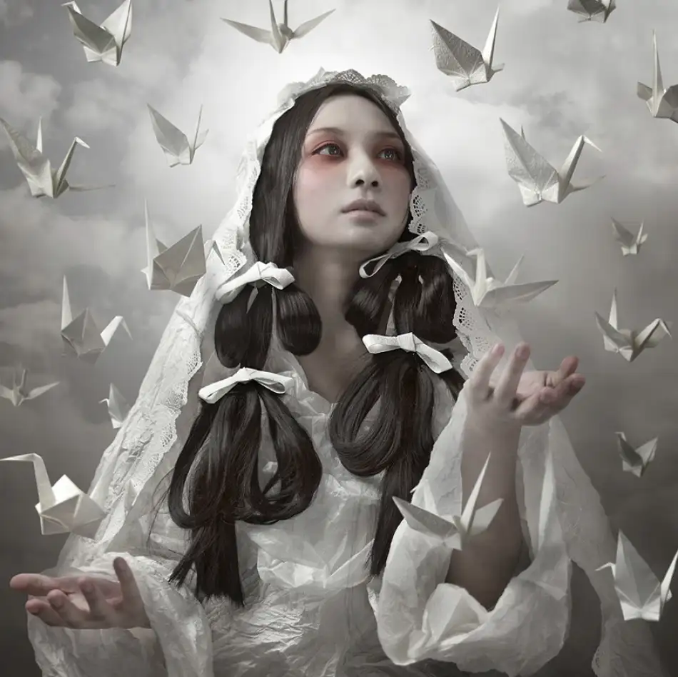 Murakami, Kiyo: Göttin des „Origami“
