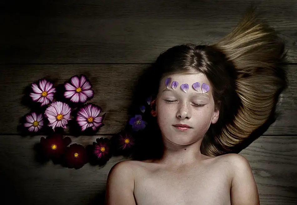 Joris: Mueran todas las flores y perezcan todos,menos ella.