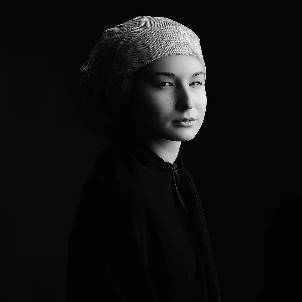 Fira, Alexandra: Bonjour