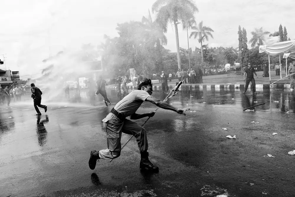 Perwiranegara, Bayu: CHAOS
